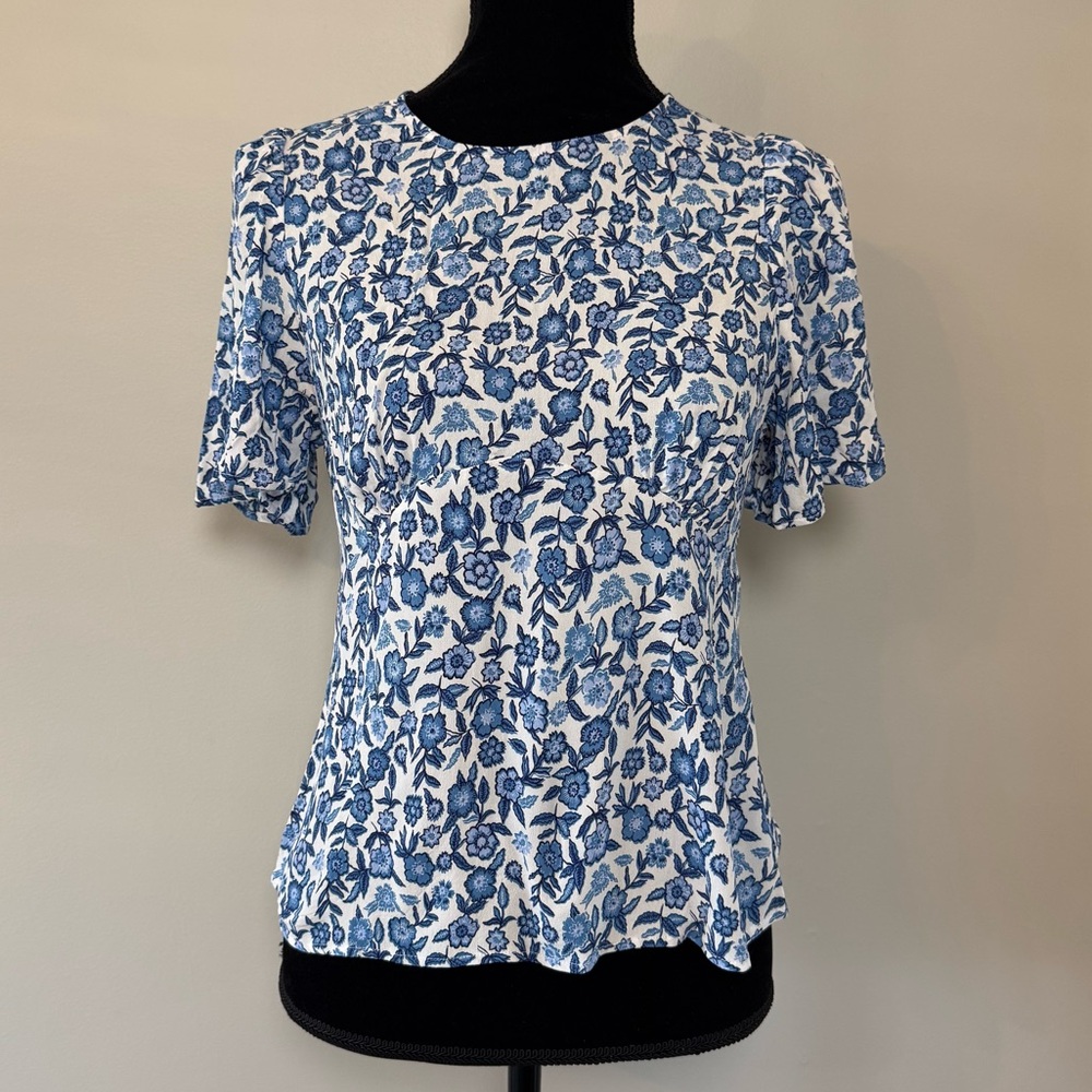 Boden Blue Floral Top Flowy Sleeves US10 (fits more like US8)